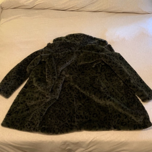 🐆 Plush leopard print coat - Picture 10 of 10